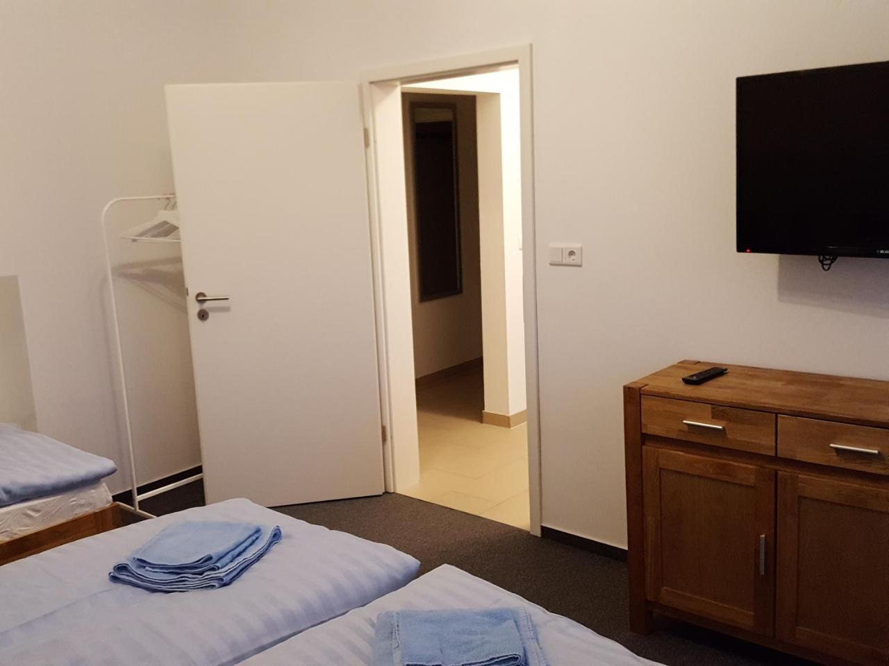 Goldener Anker Hotell Genthin Exteriör bild